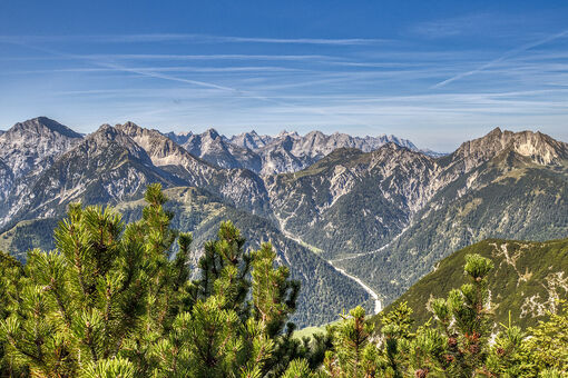 Der Blick ins Karwendelgebirge lässt die Herzen der Naturliebhaber höherschlagen.