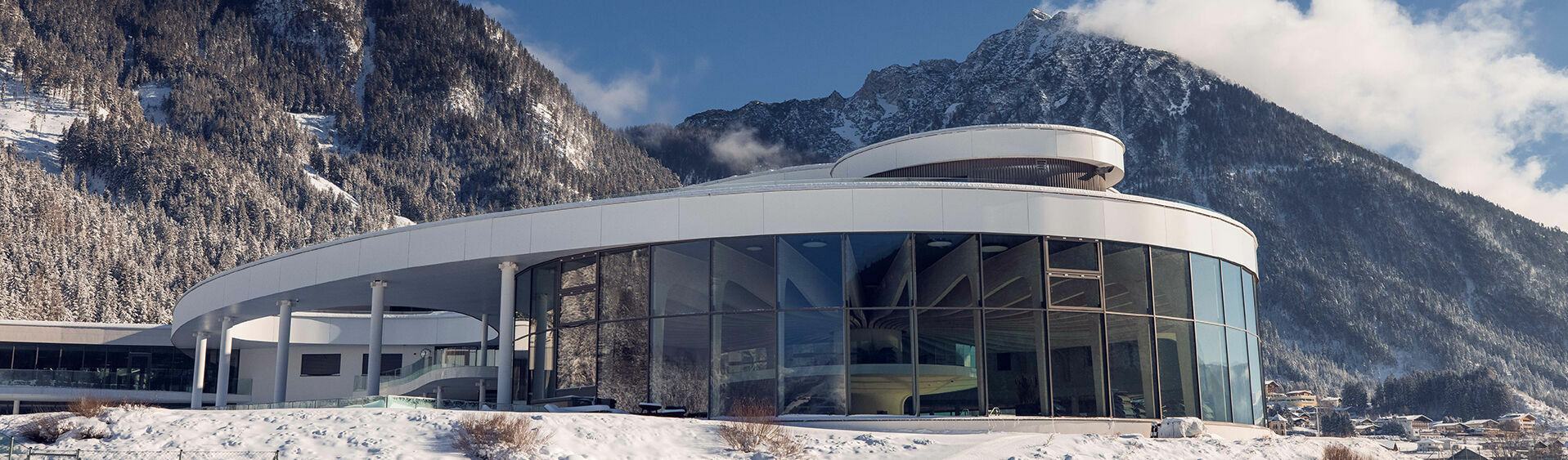 Der Neuschnee verzaubert die Landschaft rund um das Atoll Achensee in Maurach in ein echtes Winterwunderland.