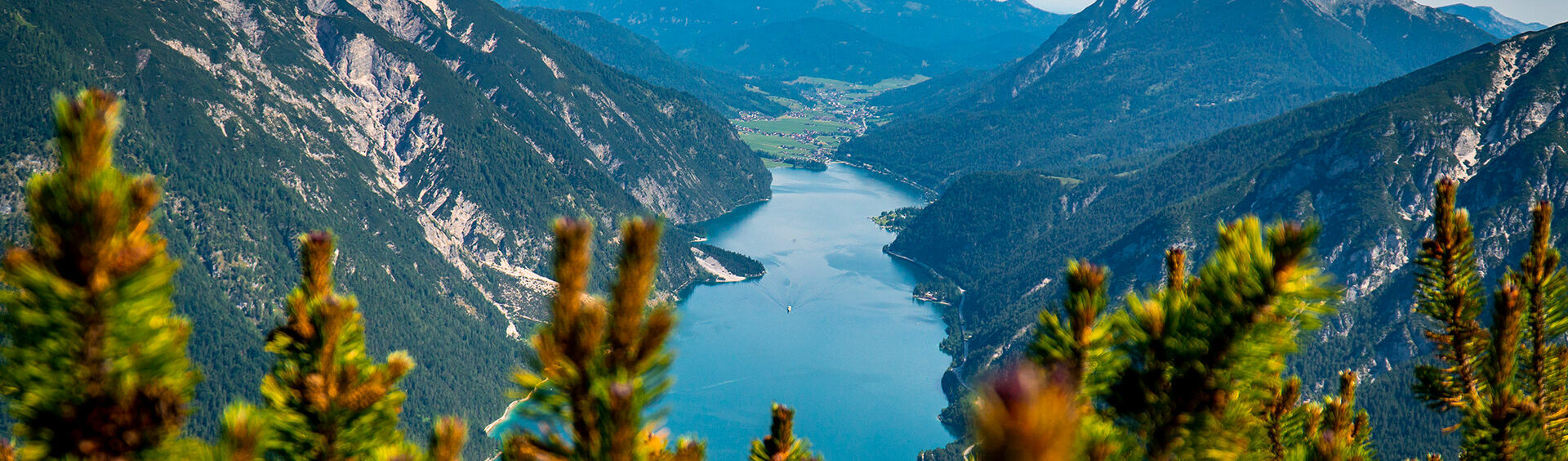 Die Region bietet zahlreiche Wandertouren mit Blick auf den Achensee und die Dörfer rundherum.