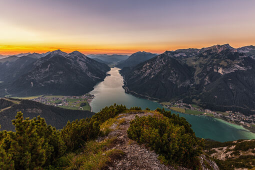 Sonnenuntergang am Bärenkopf in Pertisau mit Blick auf den Achensee.