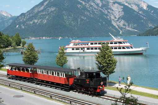 Mit dem Zeitalter der Achensee Dampf-Zahnradbahn und der Achenseeschifffahrt begann der Tourismus am Achensee.