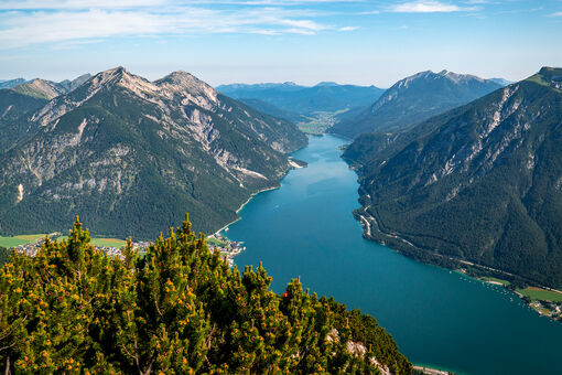 Der Bärenkopf, welcher sich im Naturpark Karwendel befindet, bietet einen unglaublichen Blick auf den Achensee und die Dörfer rundherum.