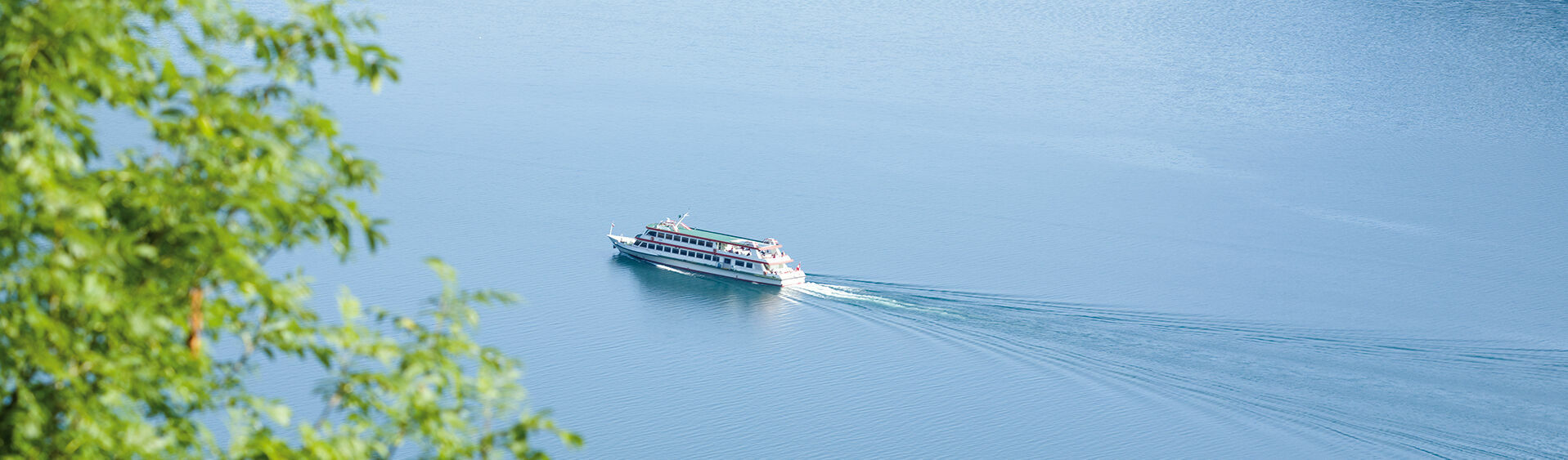 Mit dem Schiff den Achensee und die Dörfer rundherum erkunden.