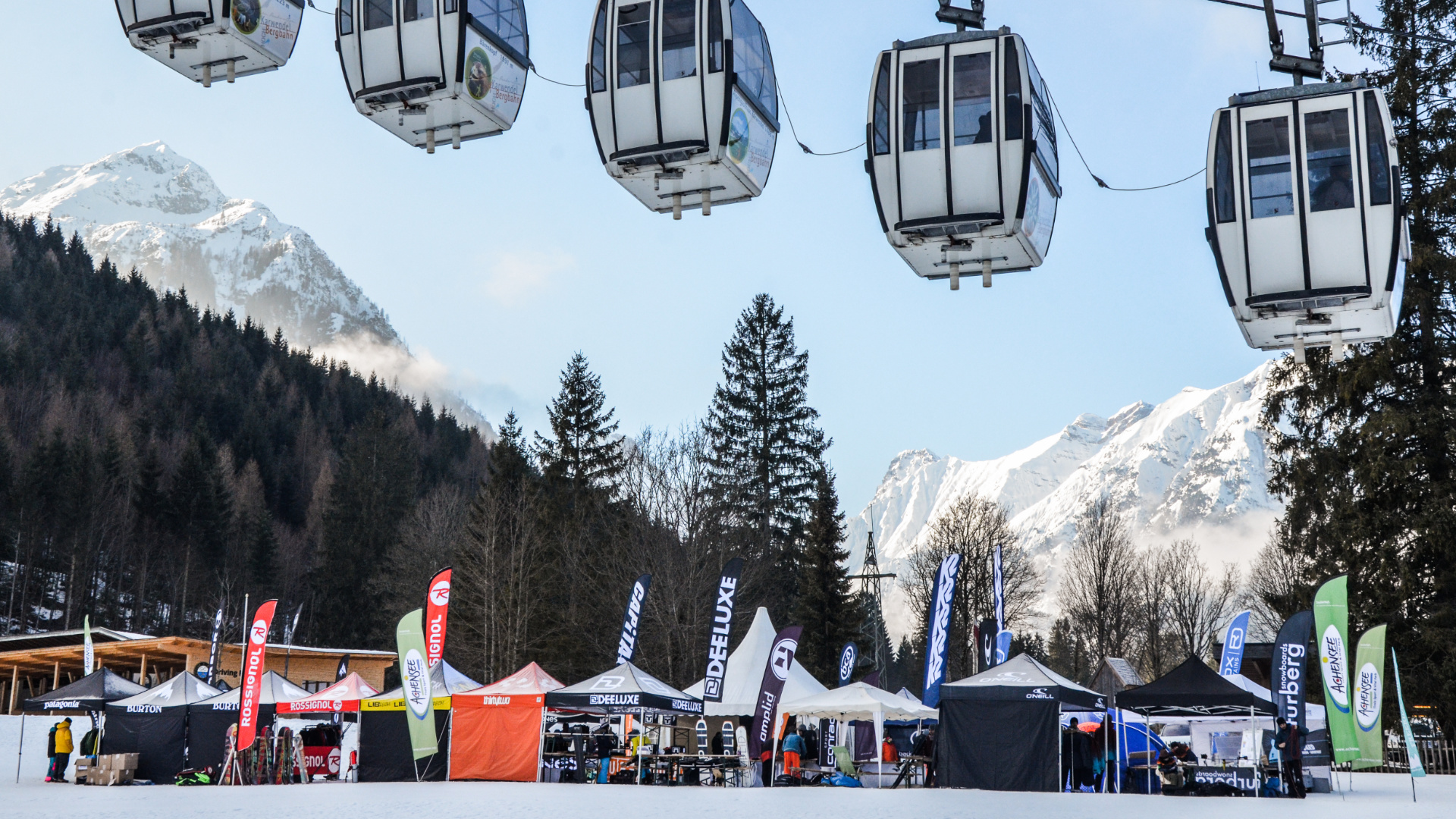 Der Informations- & Ausgabestand beim Splitboard Festival am Achensee.