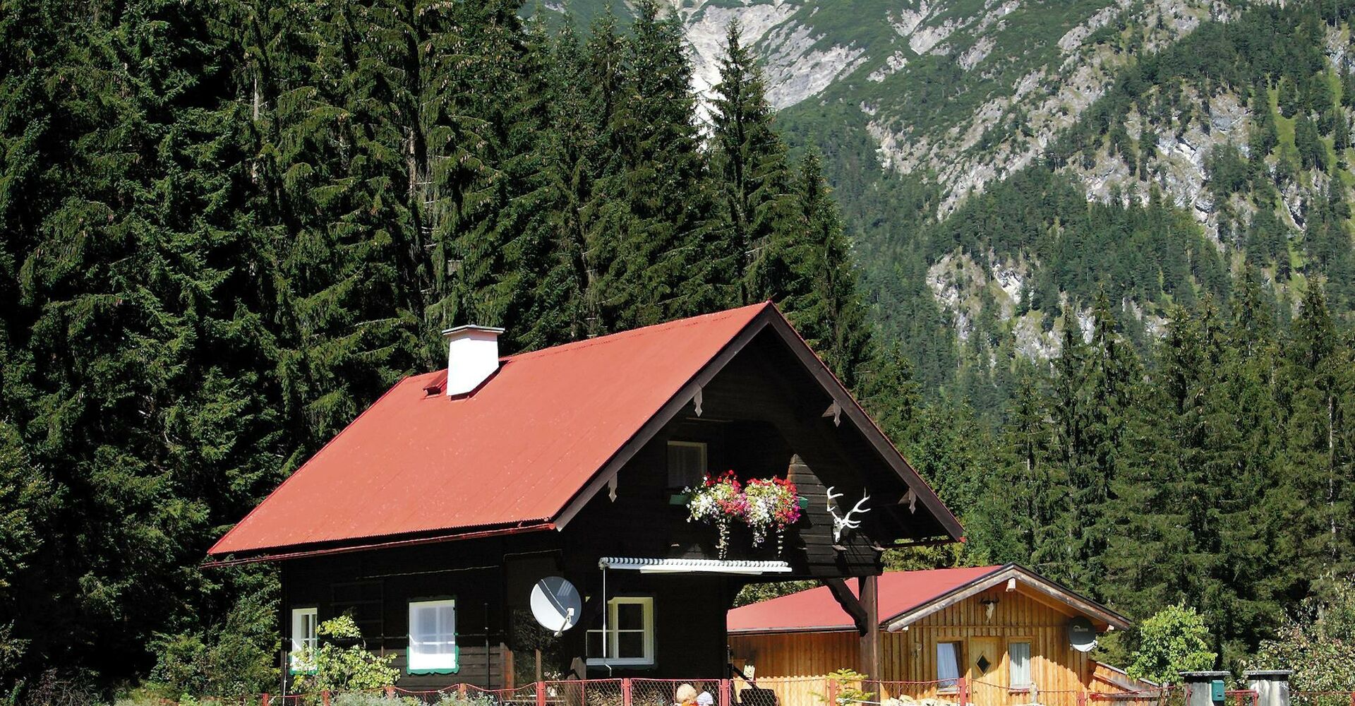 Ferienhaus-Grossmitt-im-Sommer.jpg