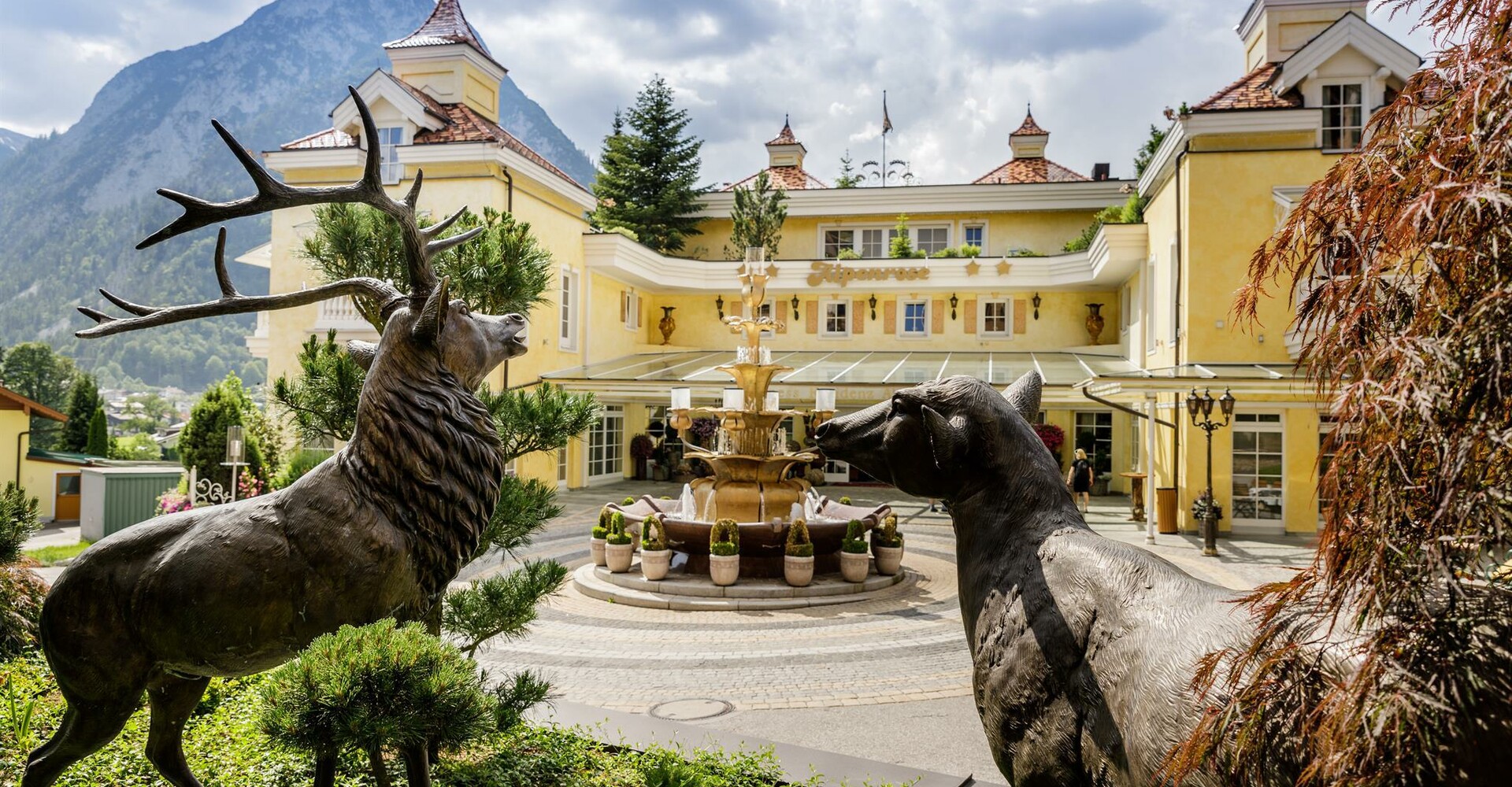 Alpenrose-Hotelansicht-Kopie.jpg