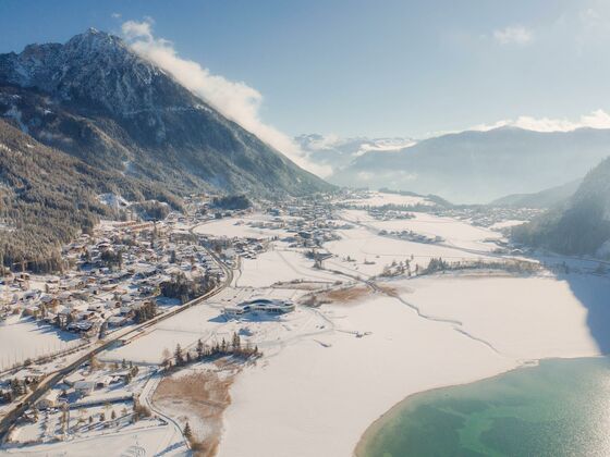 Schneeschuhwandern durch die Winterlandschaft