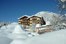 Außenansicht Hotel Das Pfandler im Winter