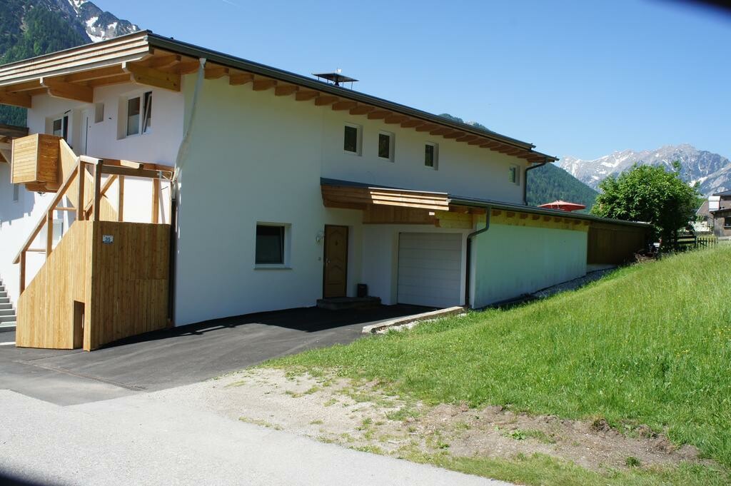 Ferienhaus-Kiekin-Hausansicht-Sommer.jpg